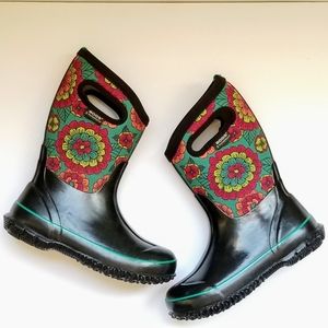 Girls Size 3 Bogs - Nearly New!
